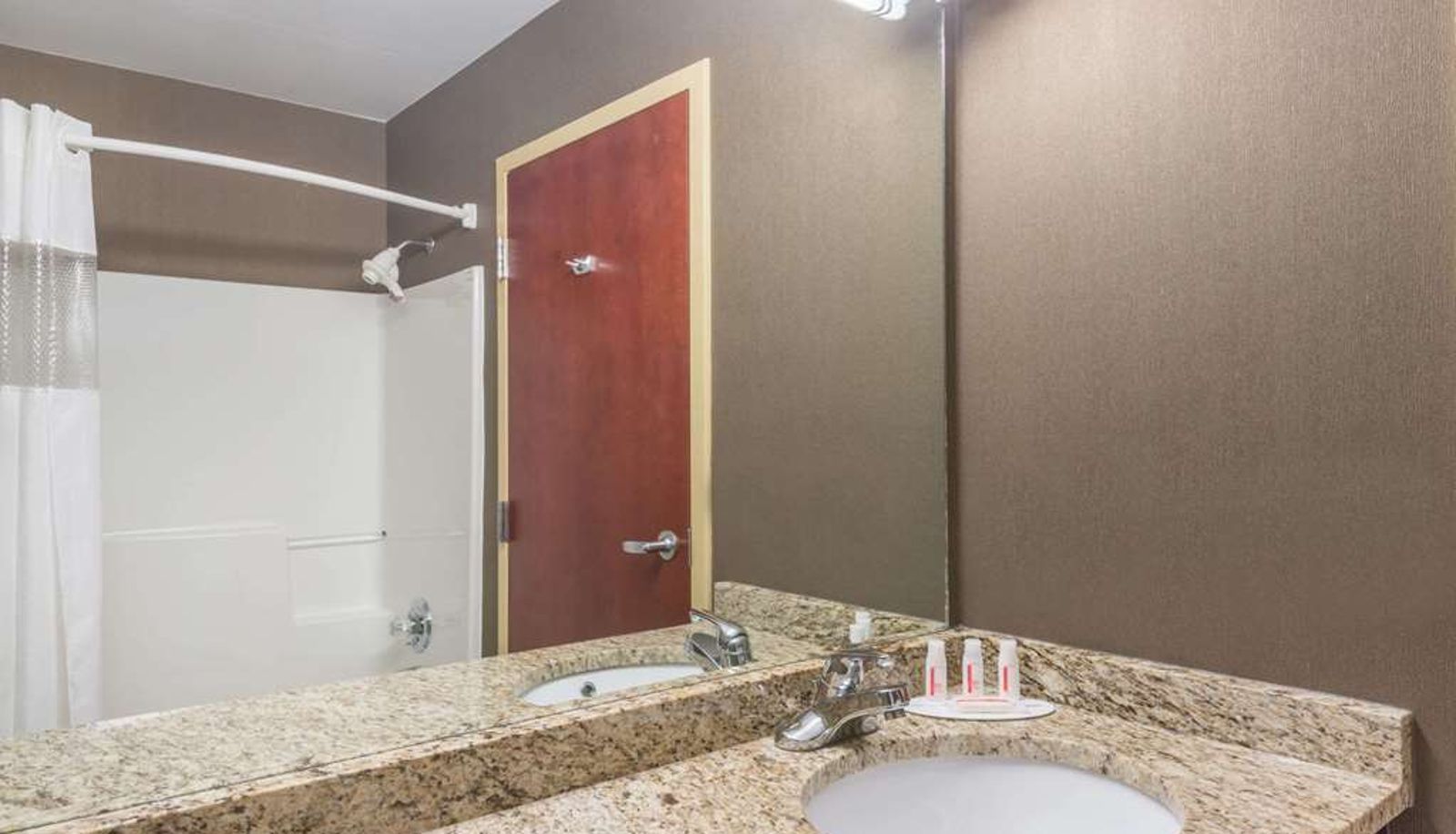Zimmer - Ramada by Wyndham Catlettsburg/Ashland