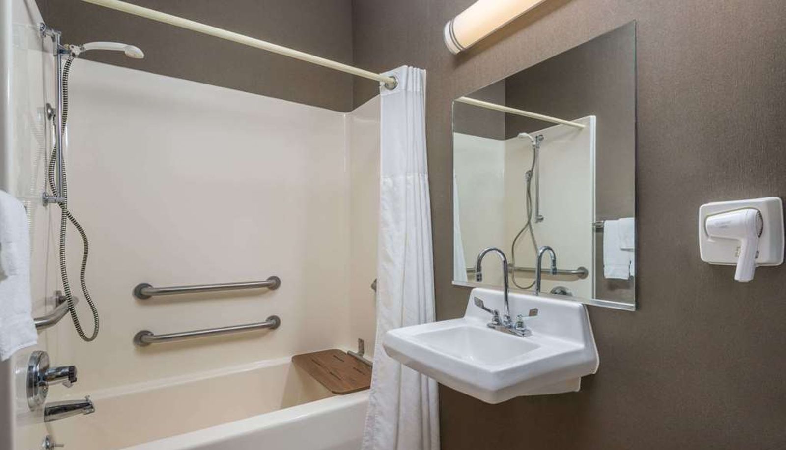 Room - Ramada by Wyndham Catlettsburg/Ashland