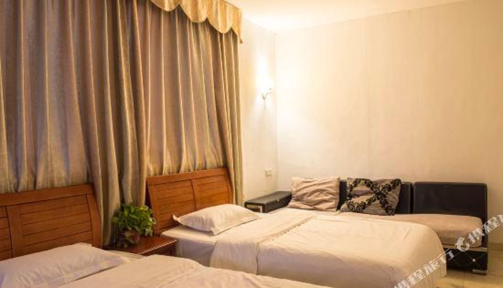 Room - Huading Business (Guangzhou Shiqiao Subway Station Store)
