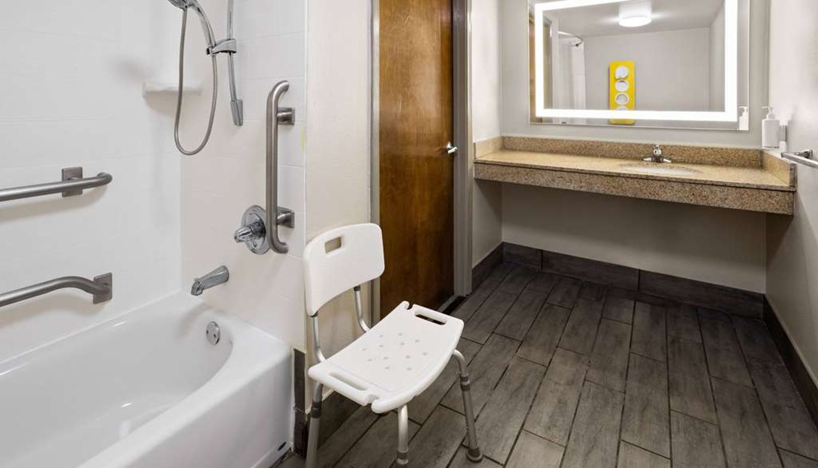 Zimmer - Days Inn by Wyndham Acworth