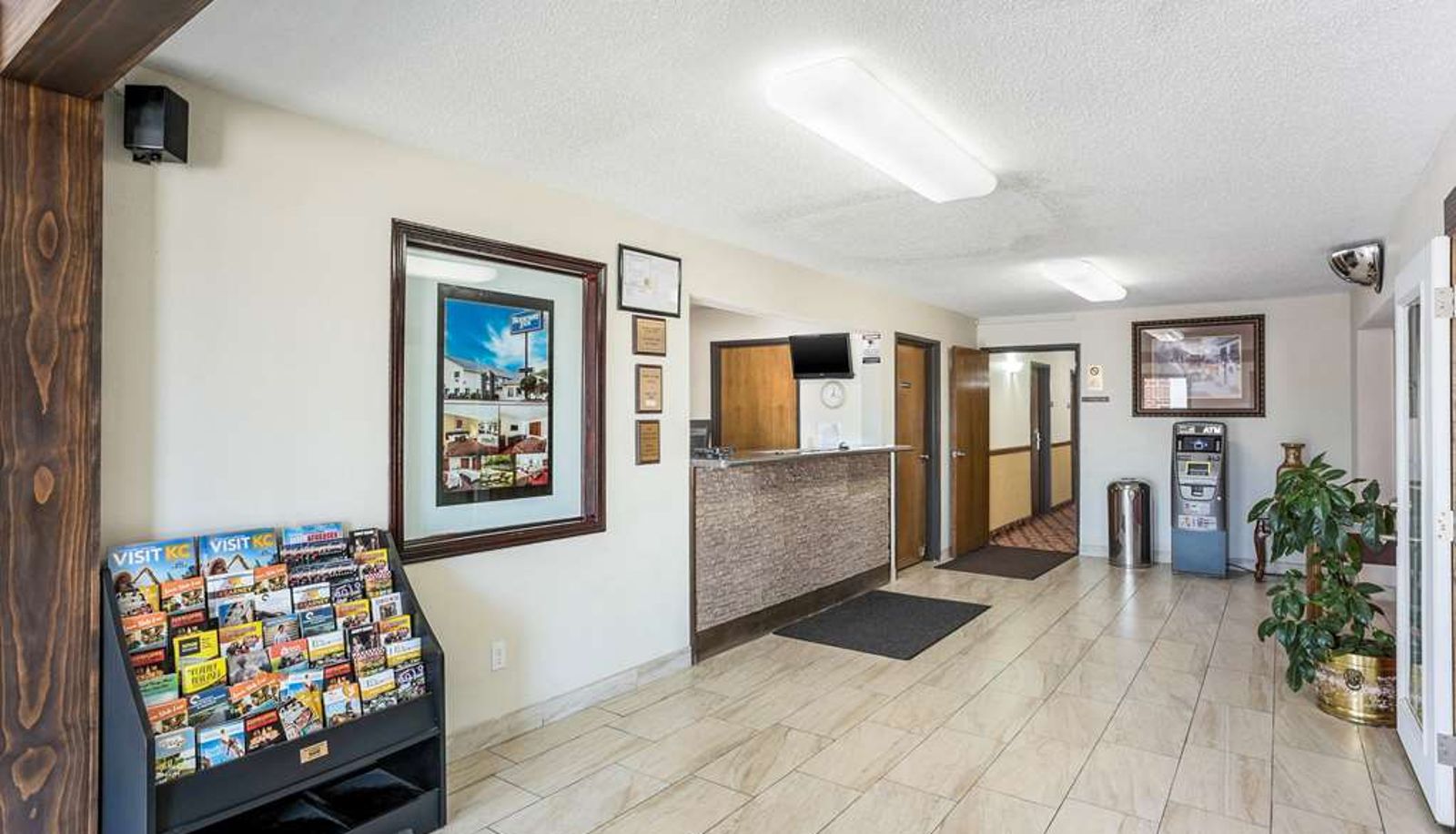 Hall - Rodeway Inn Cedar Rapids Westdale