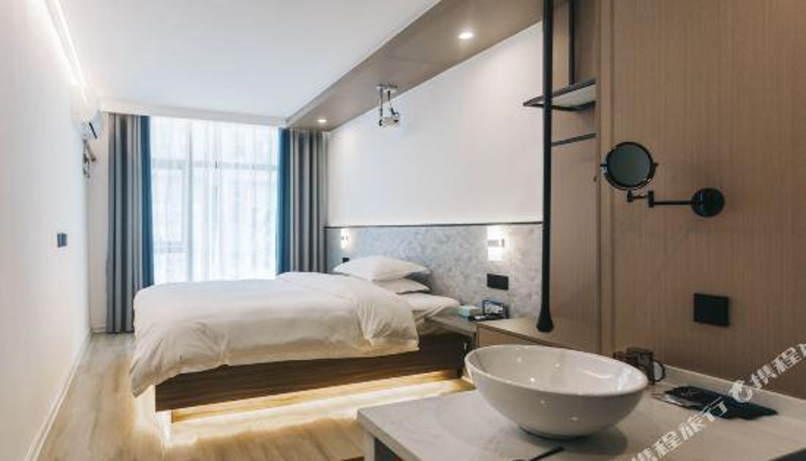 Room - Qinglan · She Hotel (Zhangjiajie Tianmen Aolai Store)