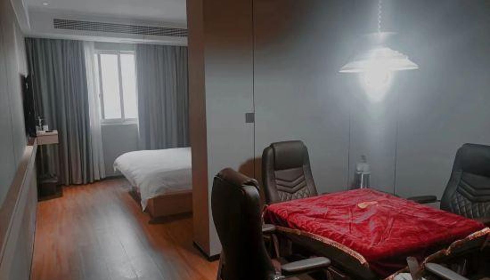 Zimmer - Shaoxing Red Rose Theme Hotel (Yintai Branch in Lu Xun's Hometown)