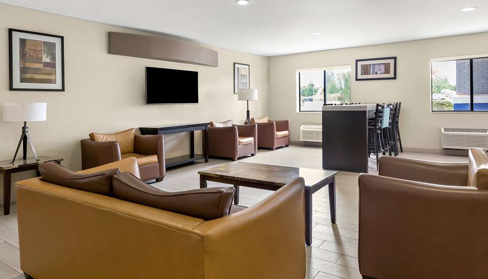 Hall - Best Western Saluki Inn