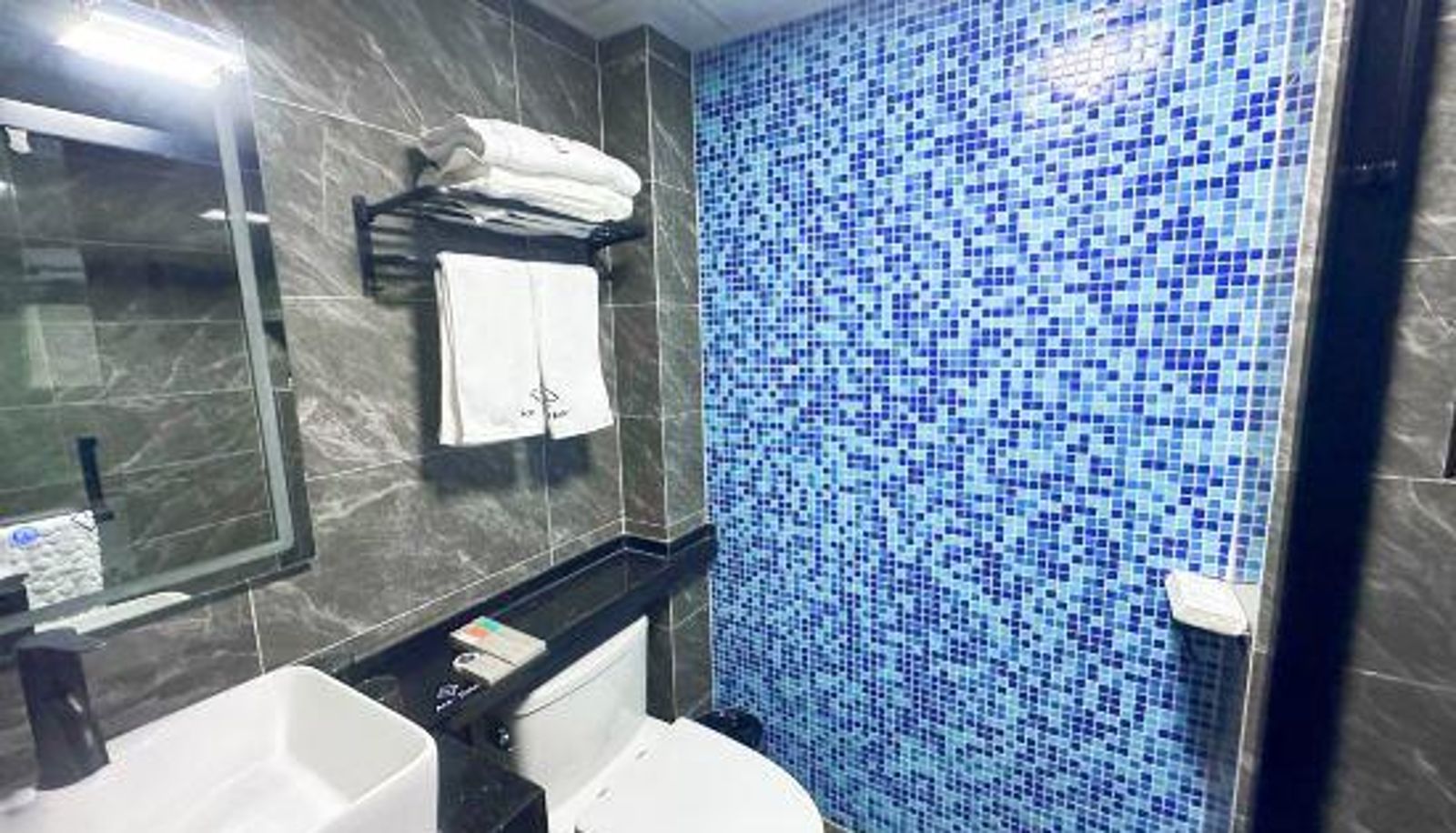 Camera - Nanjing No.1 Hotel Apartment (Zhushan Road Subway Station)