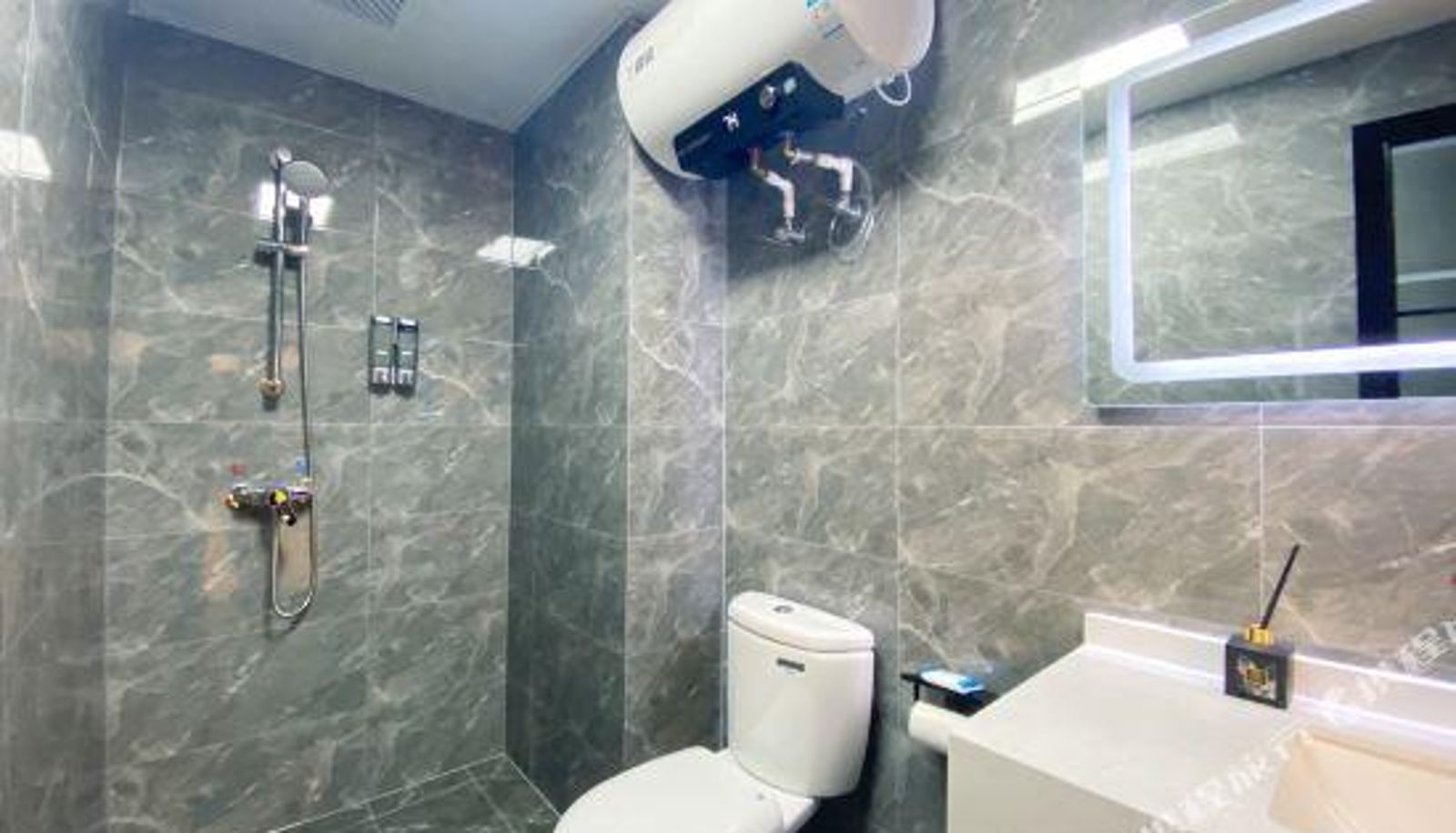 Room - iHome Hotel