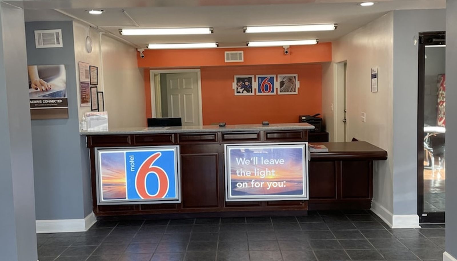 Lobby - MOTEL 6 SAVANNAH AIRPORT - POOLER