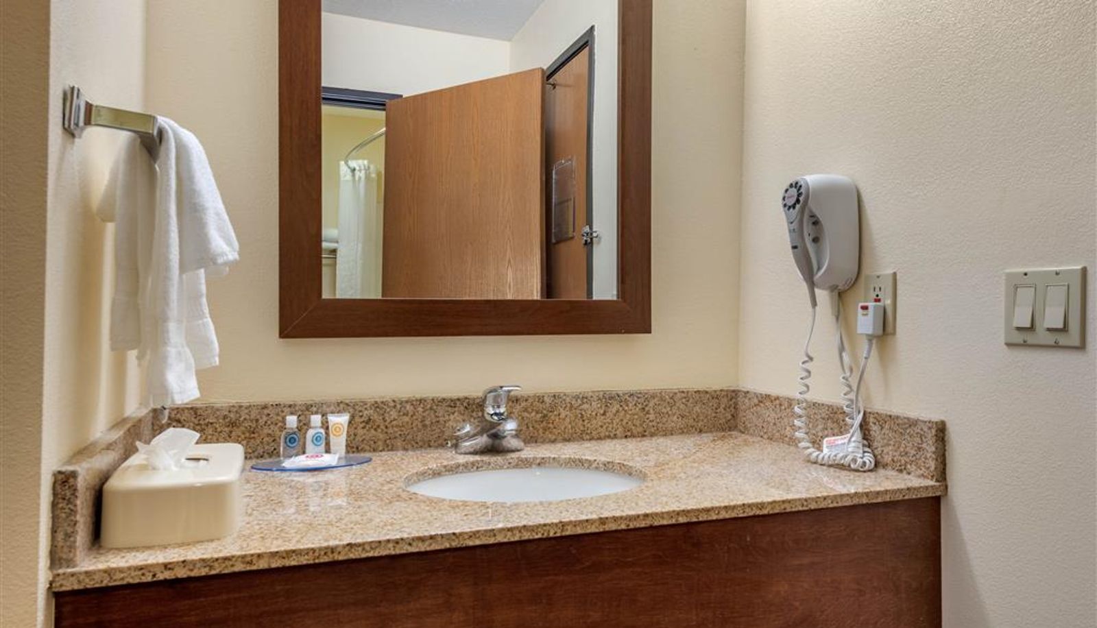 Zimmer - Comfort Inn Warren I-69