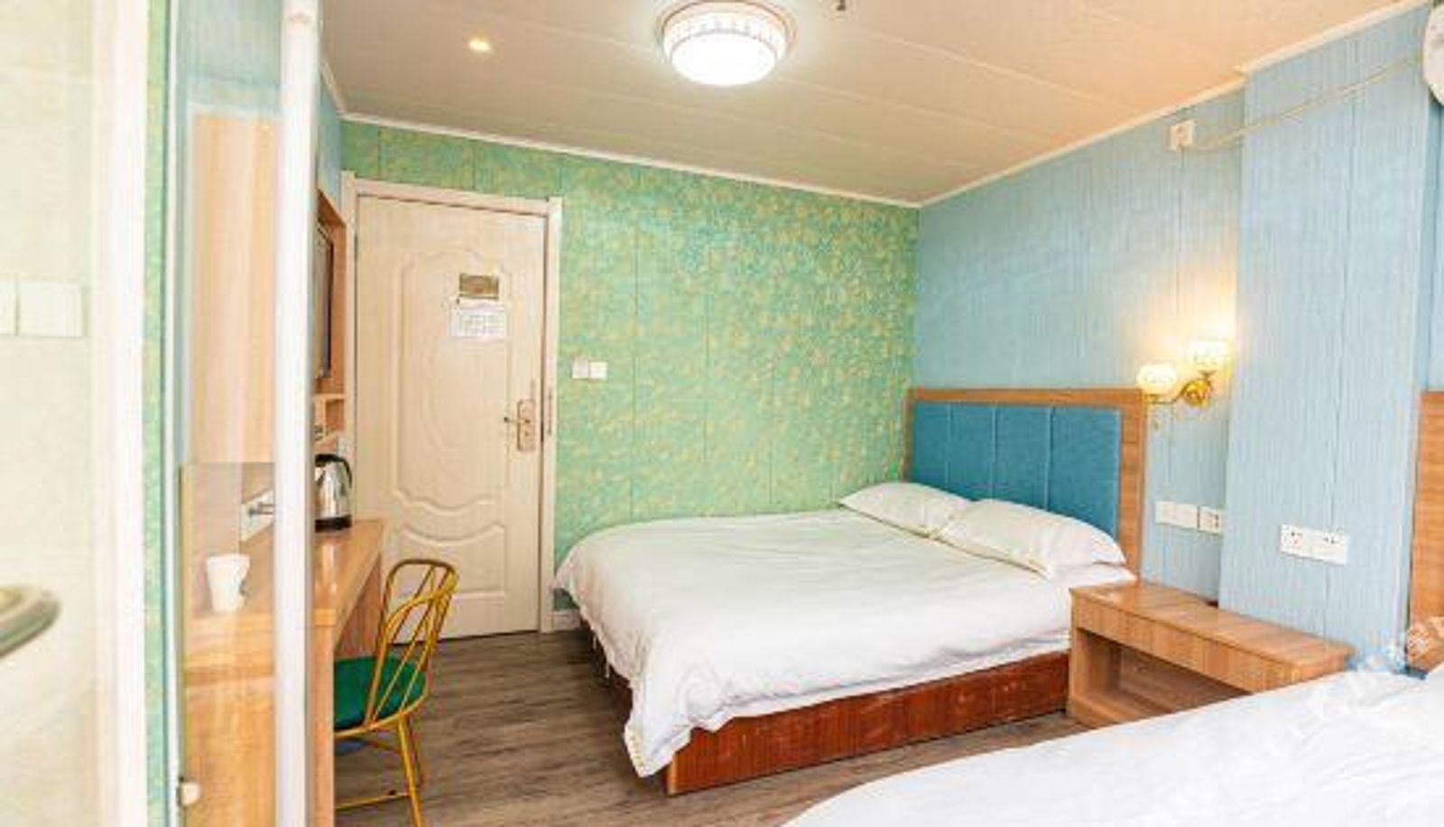 Room - Yibai Liangpin Hotel (Shanghai Caoan Highway Zhenxin Xincun Subway Station Store)