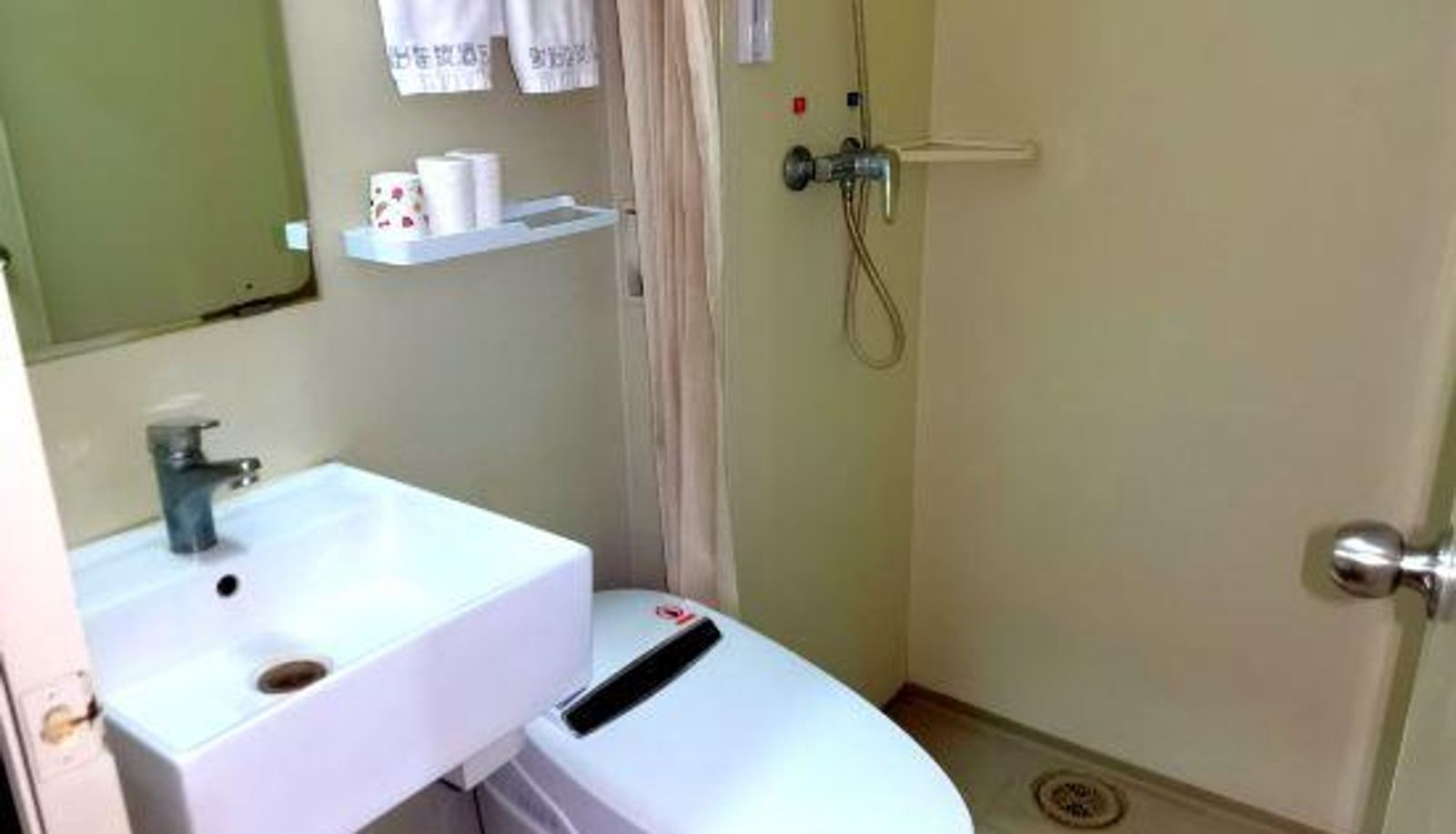 Zimmer - JUN Hotels