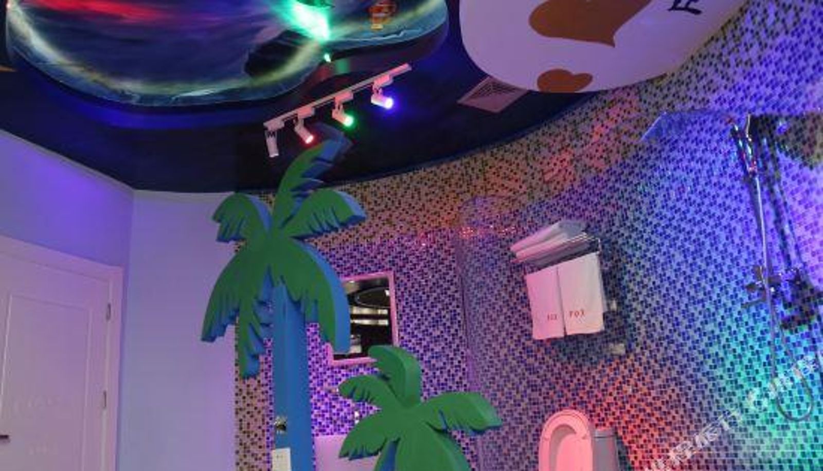 Zimmer - FOX Night Return Theme Hotel (Changping Gulou East Street Branch)