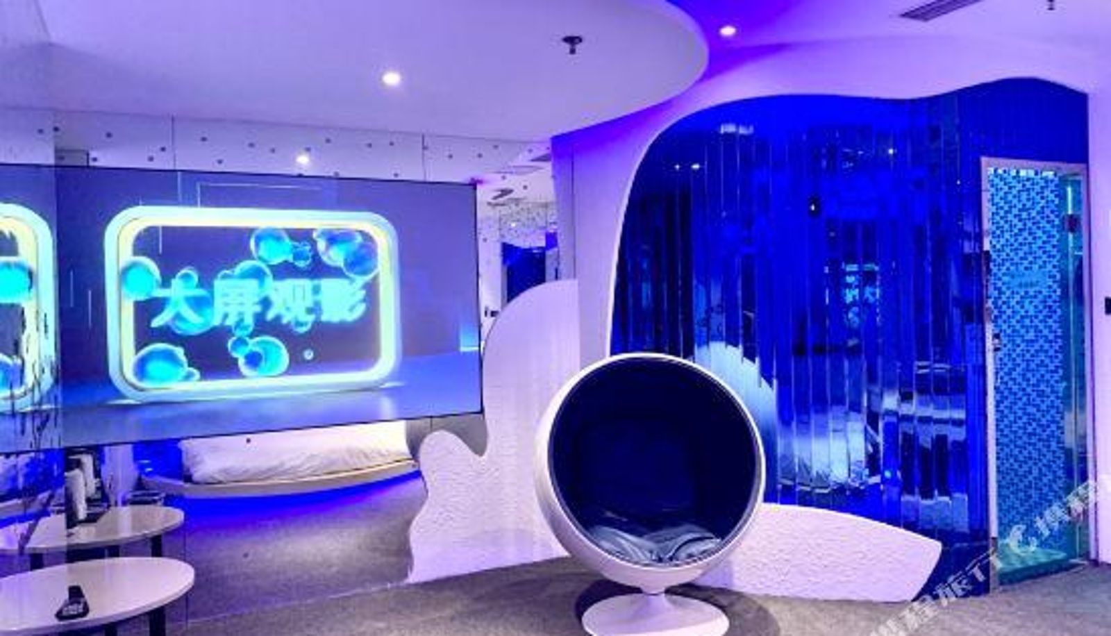 Camera - No.6 Boutique Theme Hotel (Beijing Chaoyang High-speed Railway Station Joy City)