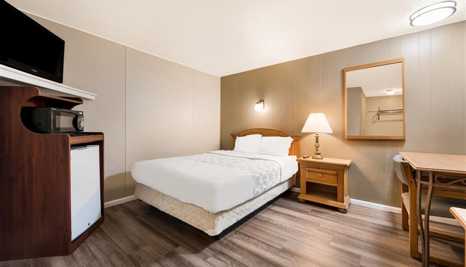 Room - Rodeway Inn La Crosse