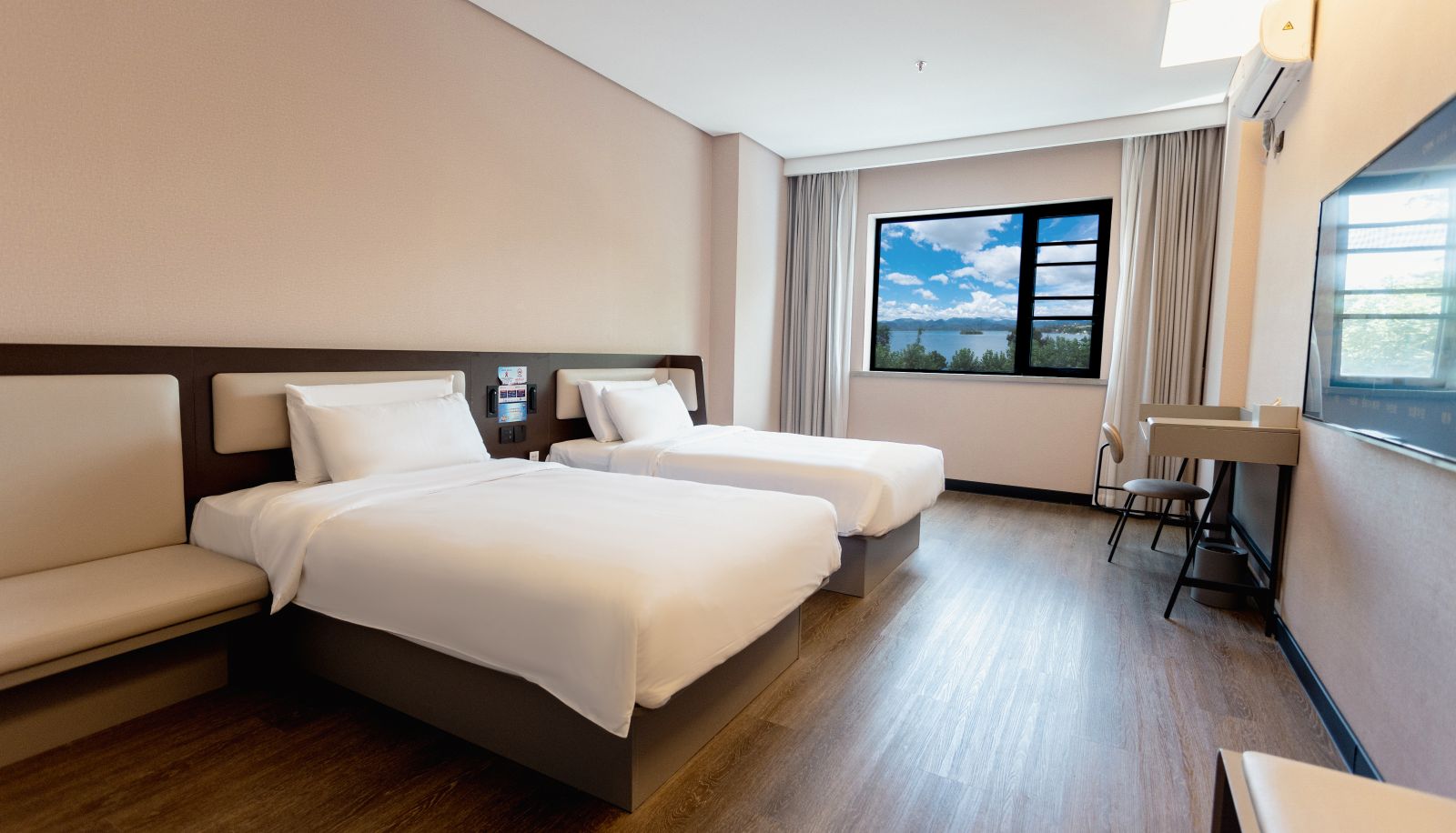 Camera - Hanting Qiandao Lake Tourist wharf Center Hotel