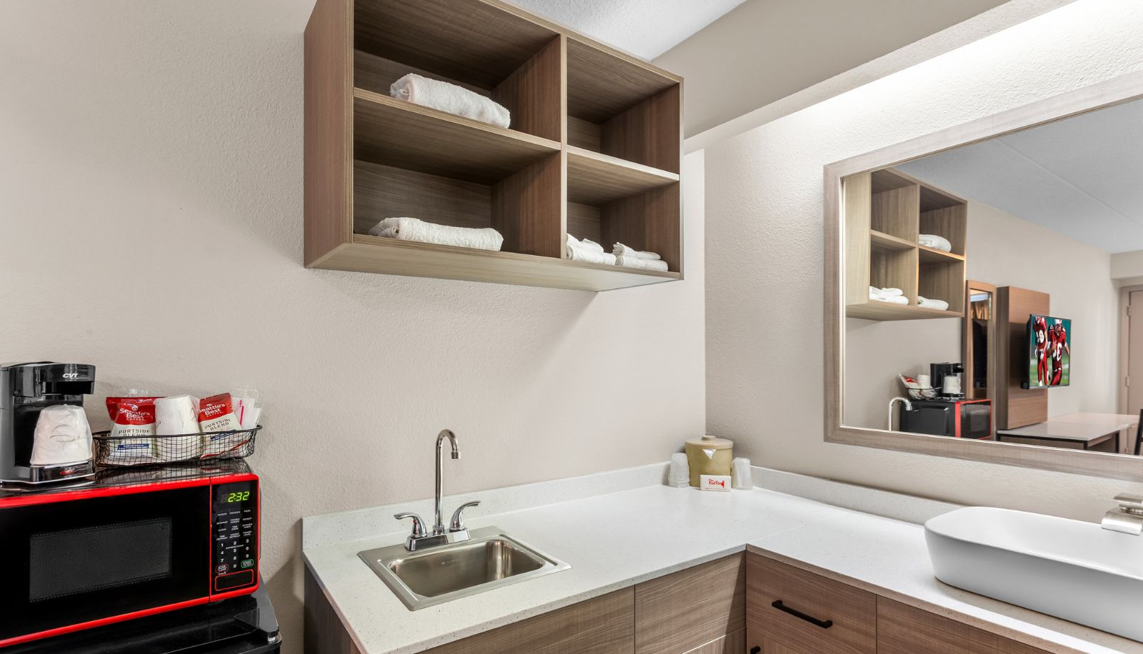 Info - Red Roof PLUS+ Chicago - Hoffman Estates