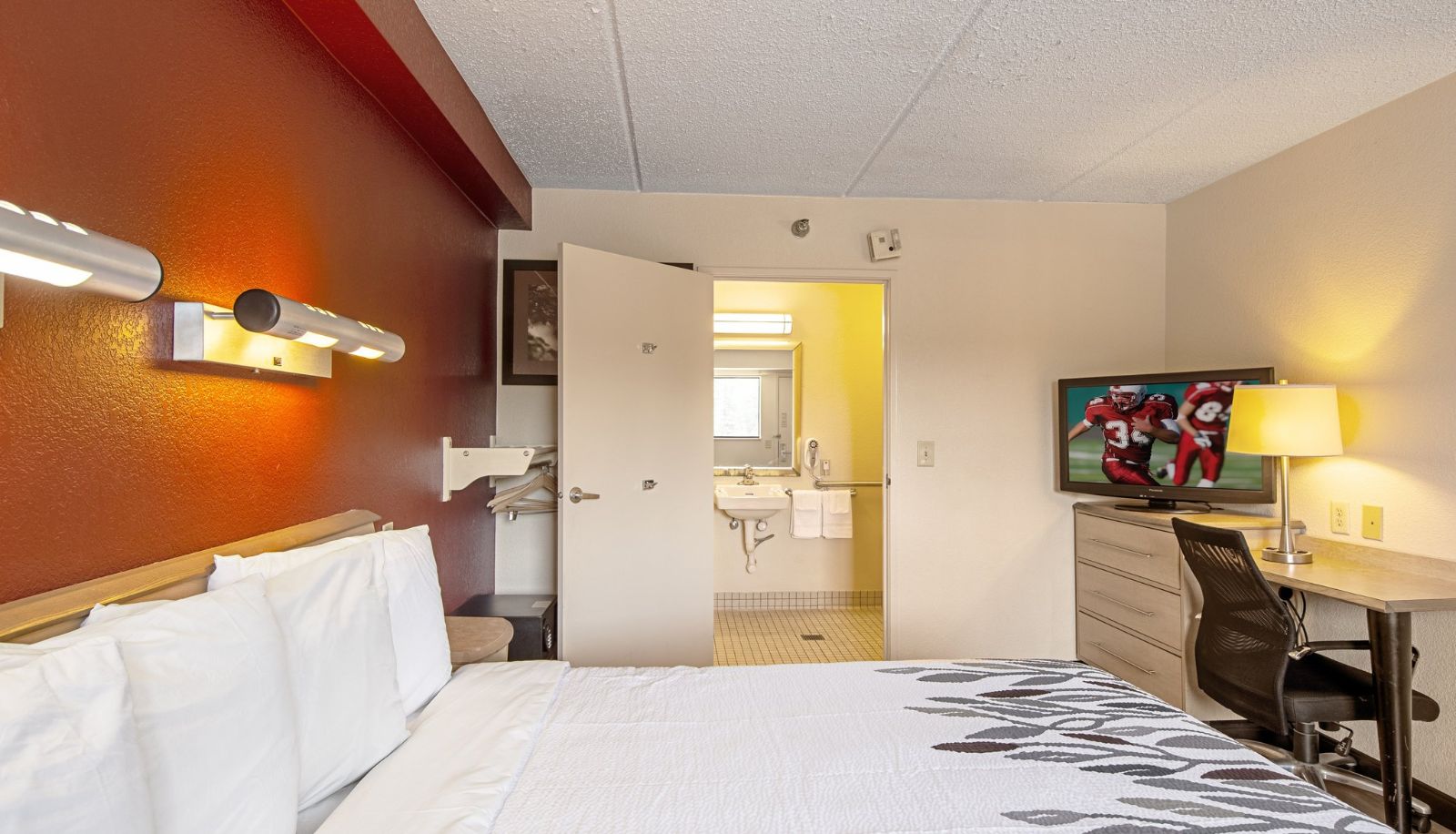 Camera - Red Roof Inn Elkhart