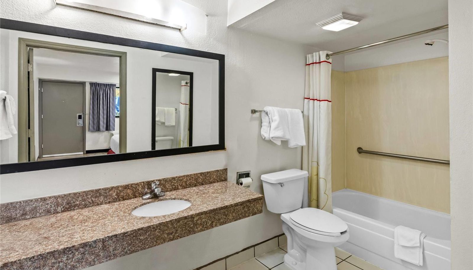 Zimmer - Days Inn by Wyndham Independence