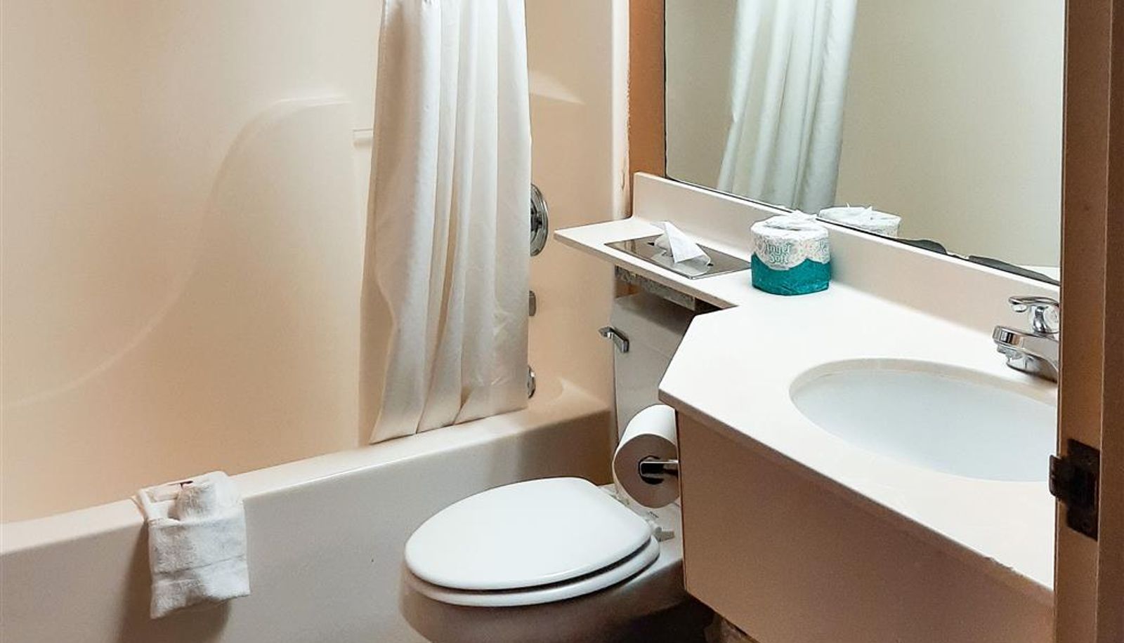 Kamer - Starkville Inn & Suites