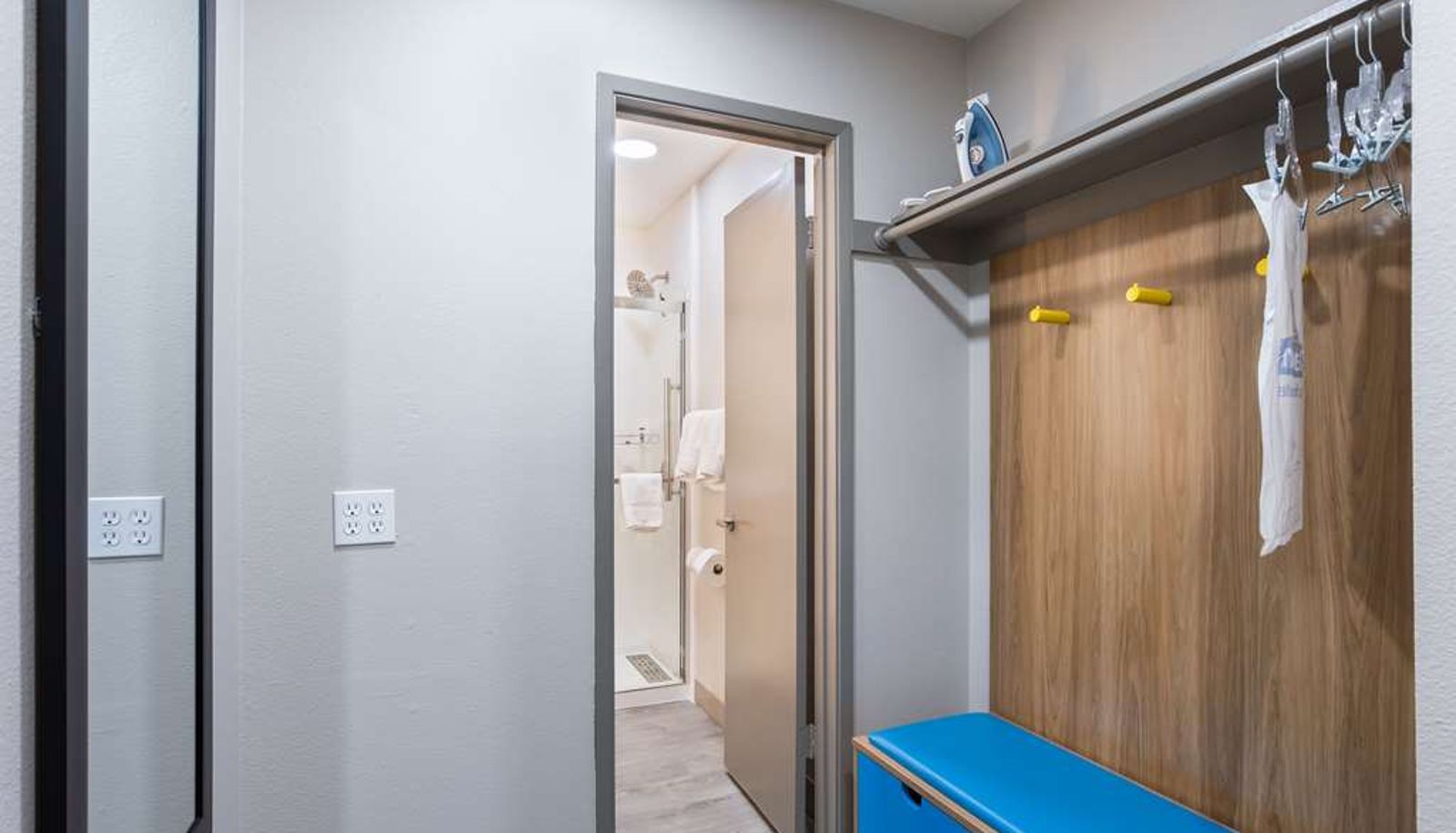 Camera - Days Inn by Wyndham Red Bluff