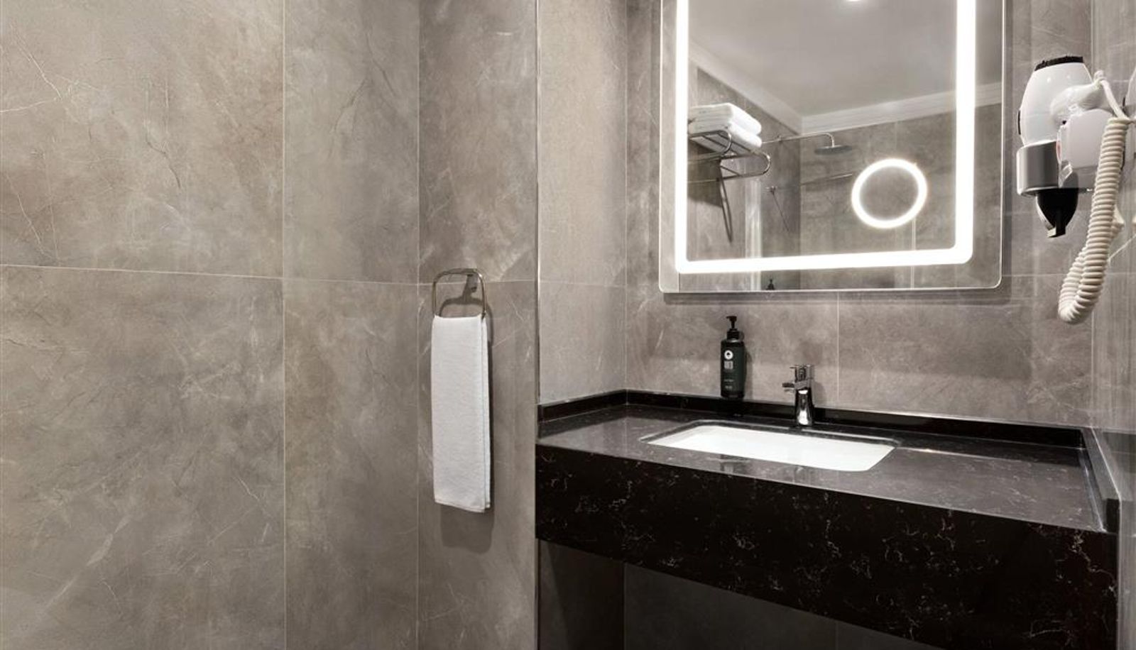 Room - Ramada Encore by Wyndham Istanbul Sisli