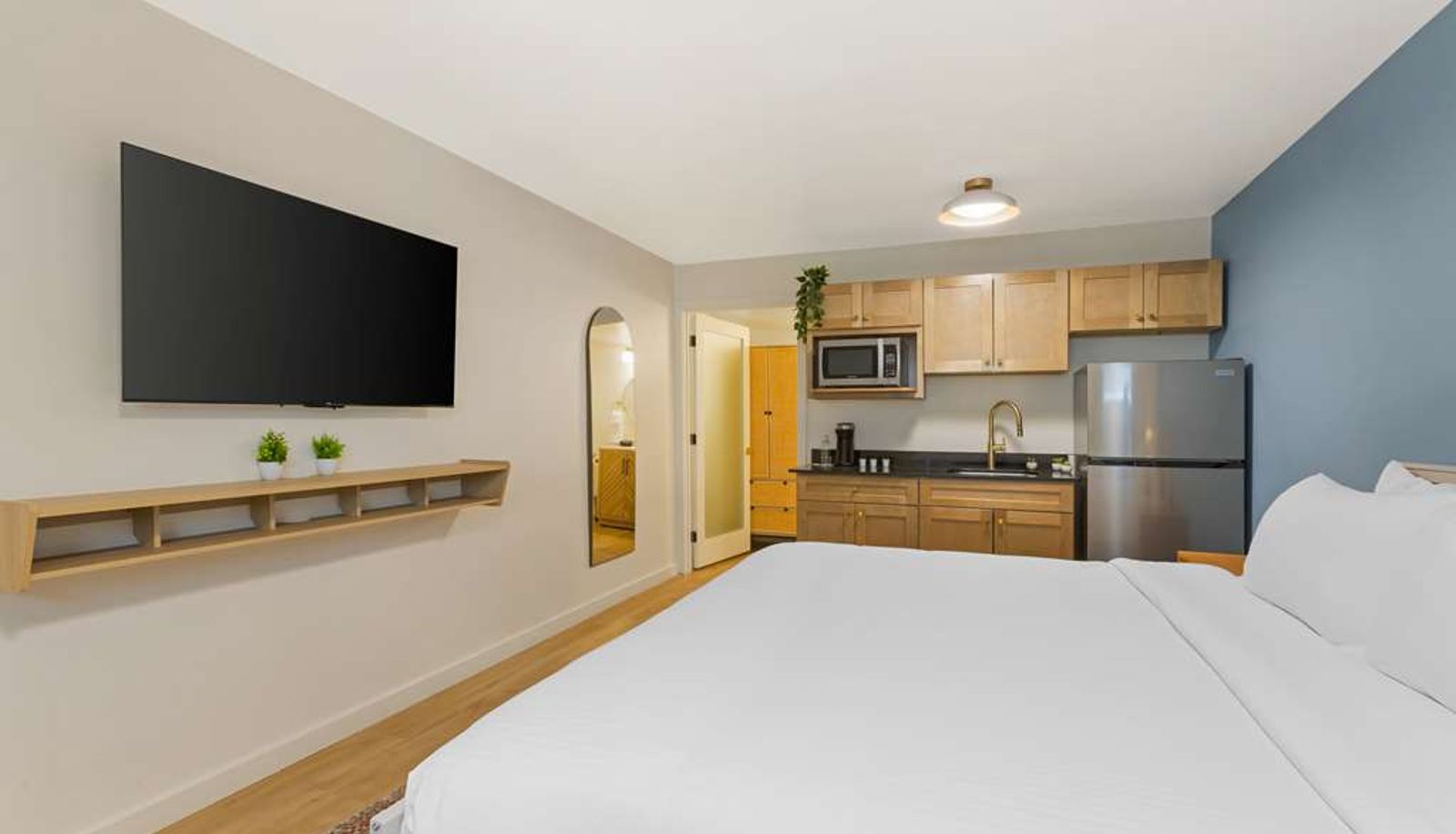 Zimmer - The Kennedy Tucson SureStay Collection by Best Western