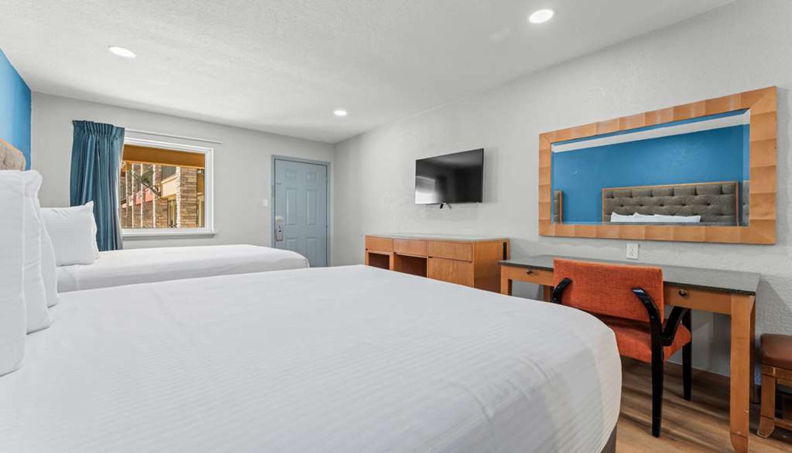 Zimmer - Econo Lodge Inn & Suites Sealy