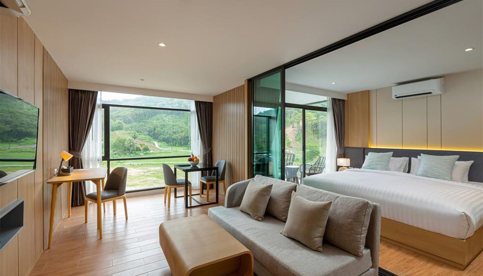 Kamer - Wyndham Garden Naithon Phuket