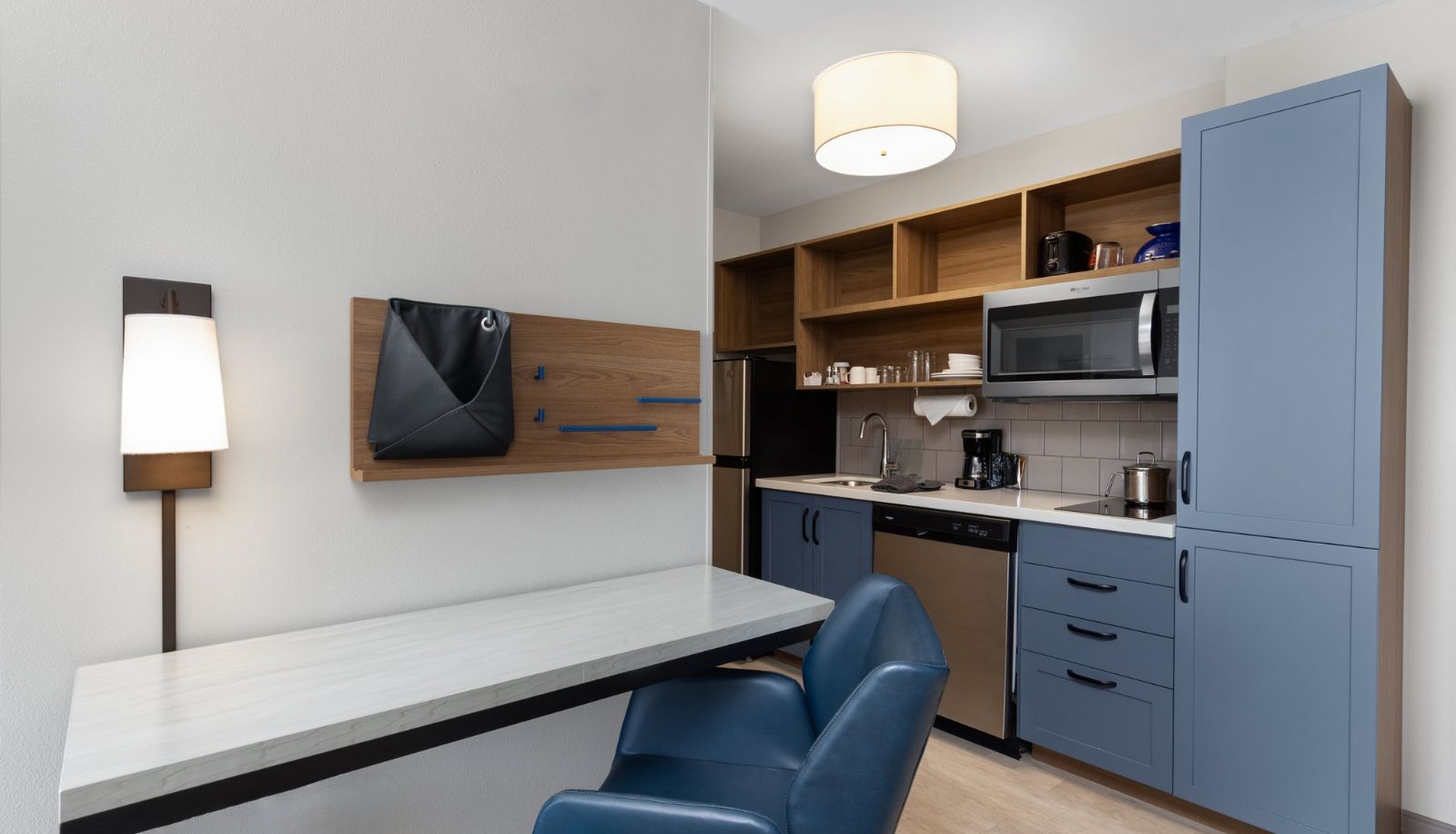 Zimmer - Candlewood Suites MCPHERSON by IHG