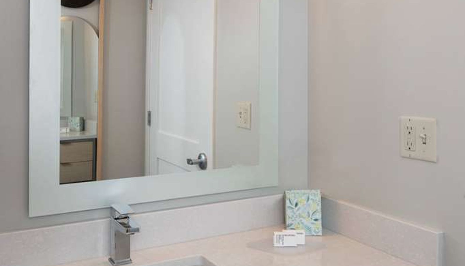 Suite - Sonesta Simply Suites Falls Church