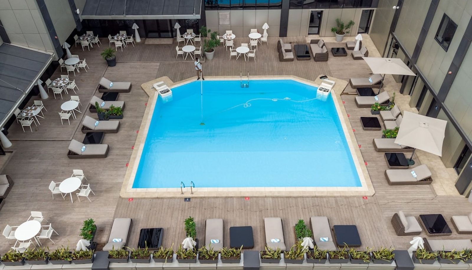 Pool - Krystal Palace Douala