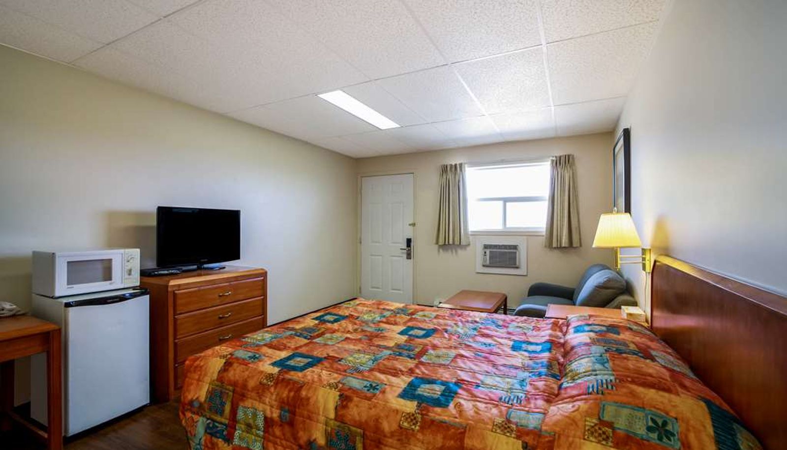 Standard room (double) - Canadas Best Value Inn Fort St. John