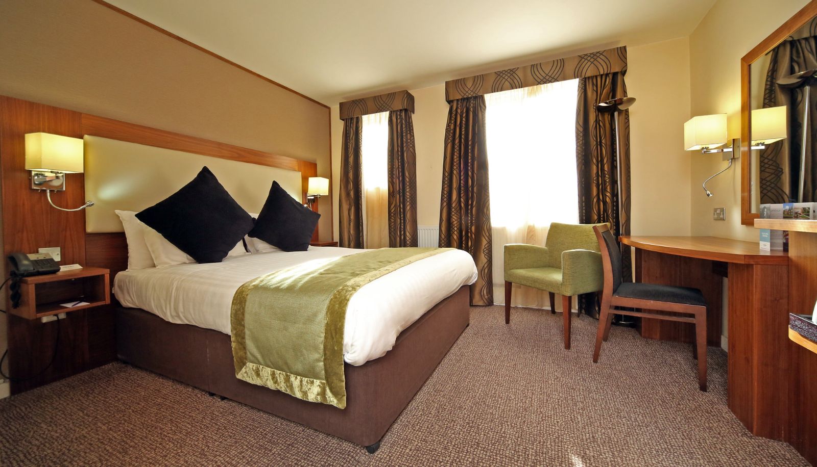 Zimmer - voco LETCHWORTH HALL by IHG
