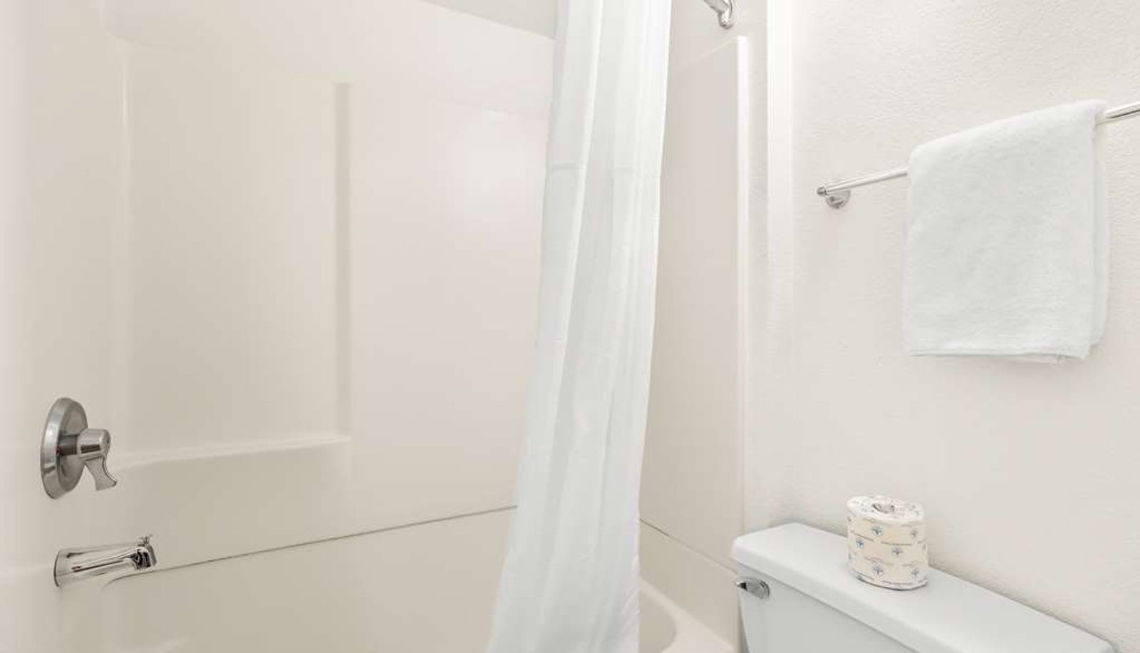 Room - Studio 6 Suites - Carpinteria