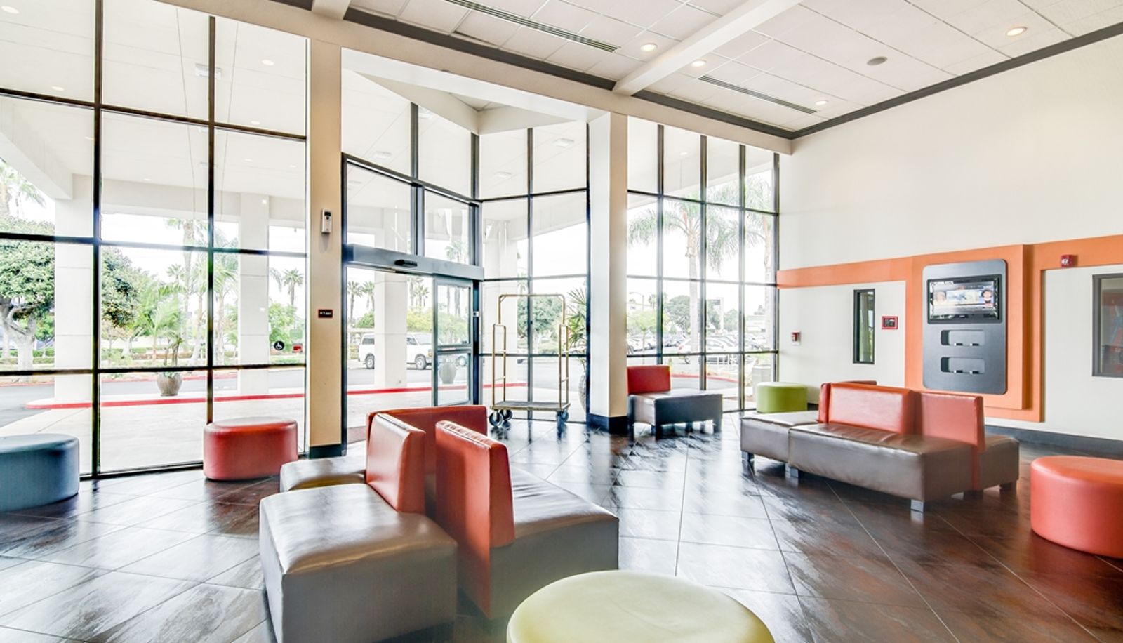 Hall - CA Studio 6 Suites Carson