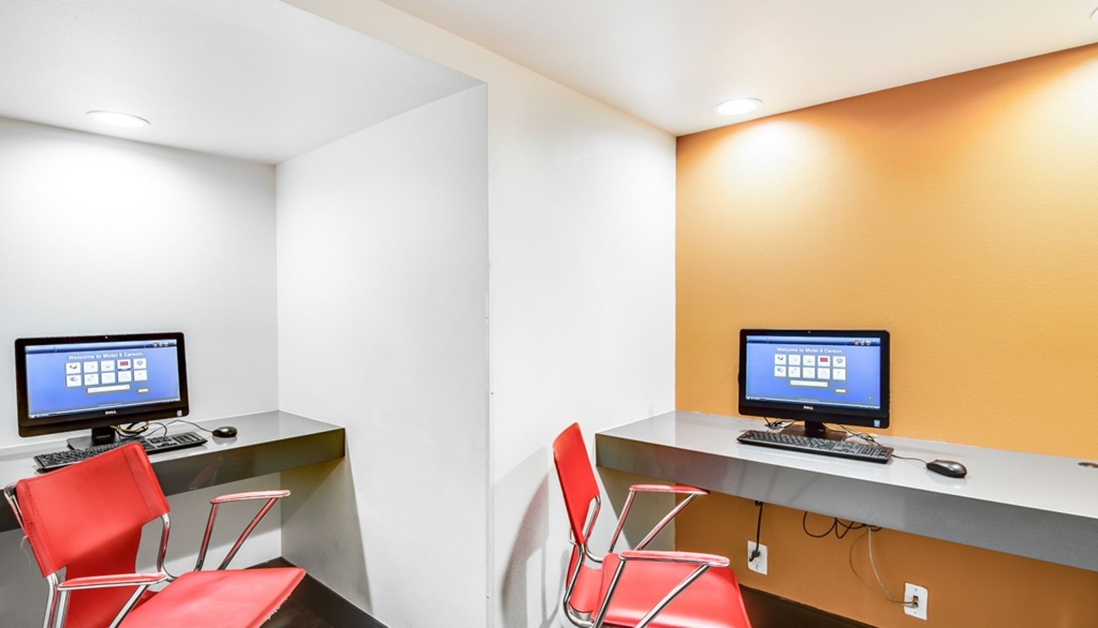 Business center - CA Studio 6 Suites Carson