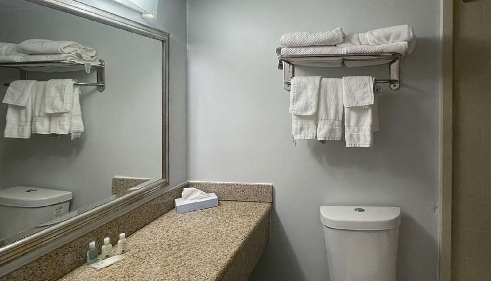 Chambre - Suburban Studios East Syracuse Carrier Circle