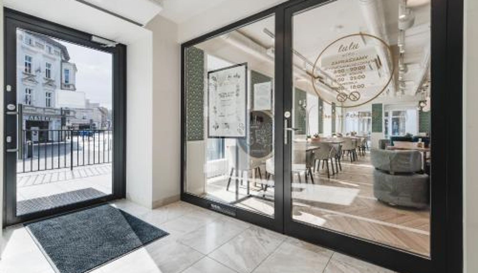 Frühstücksraum innerhalb des Restaurants - Apartamenty Sowa Bydgoszcz