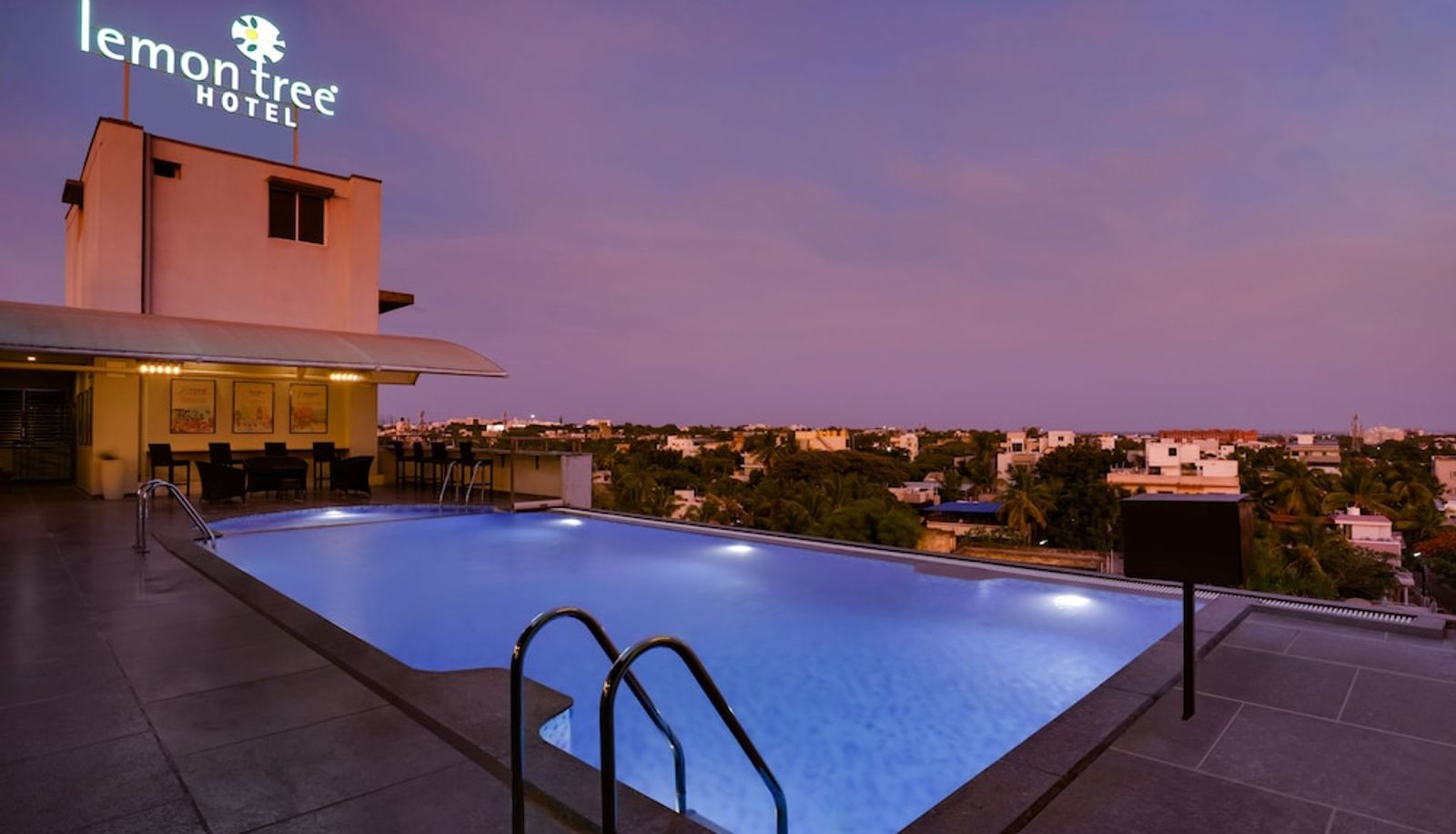 Pool - LEMON TREE HOTEL-HUBLI