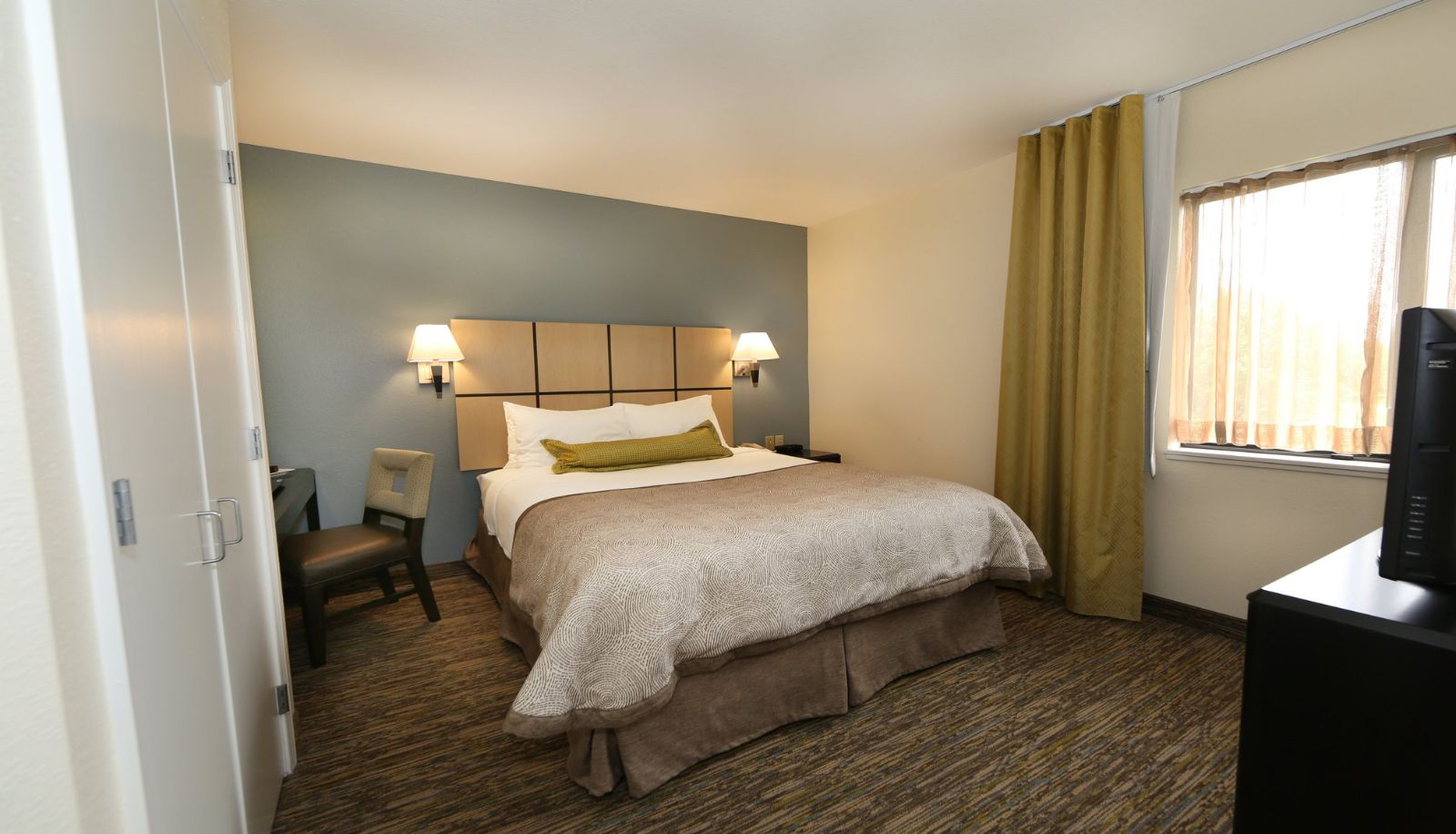 Camera - Candlewood Suites EAST LANSING by IHG