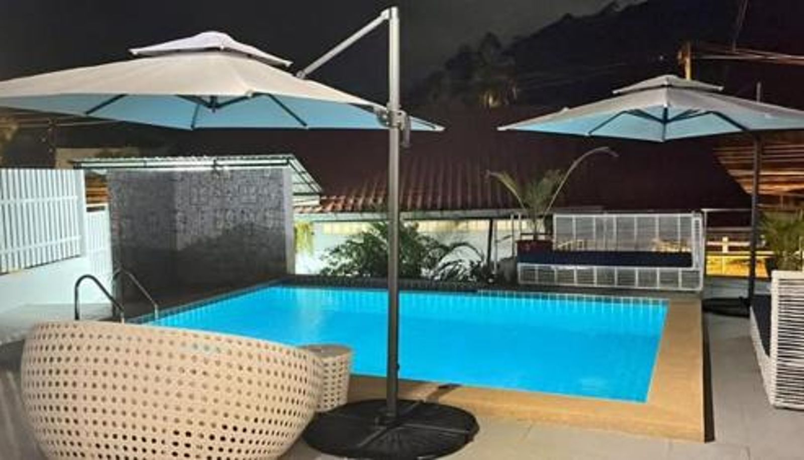 Zwembad - Elephant Sports Bar and Accommodation