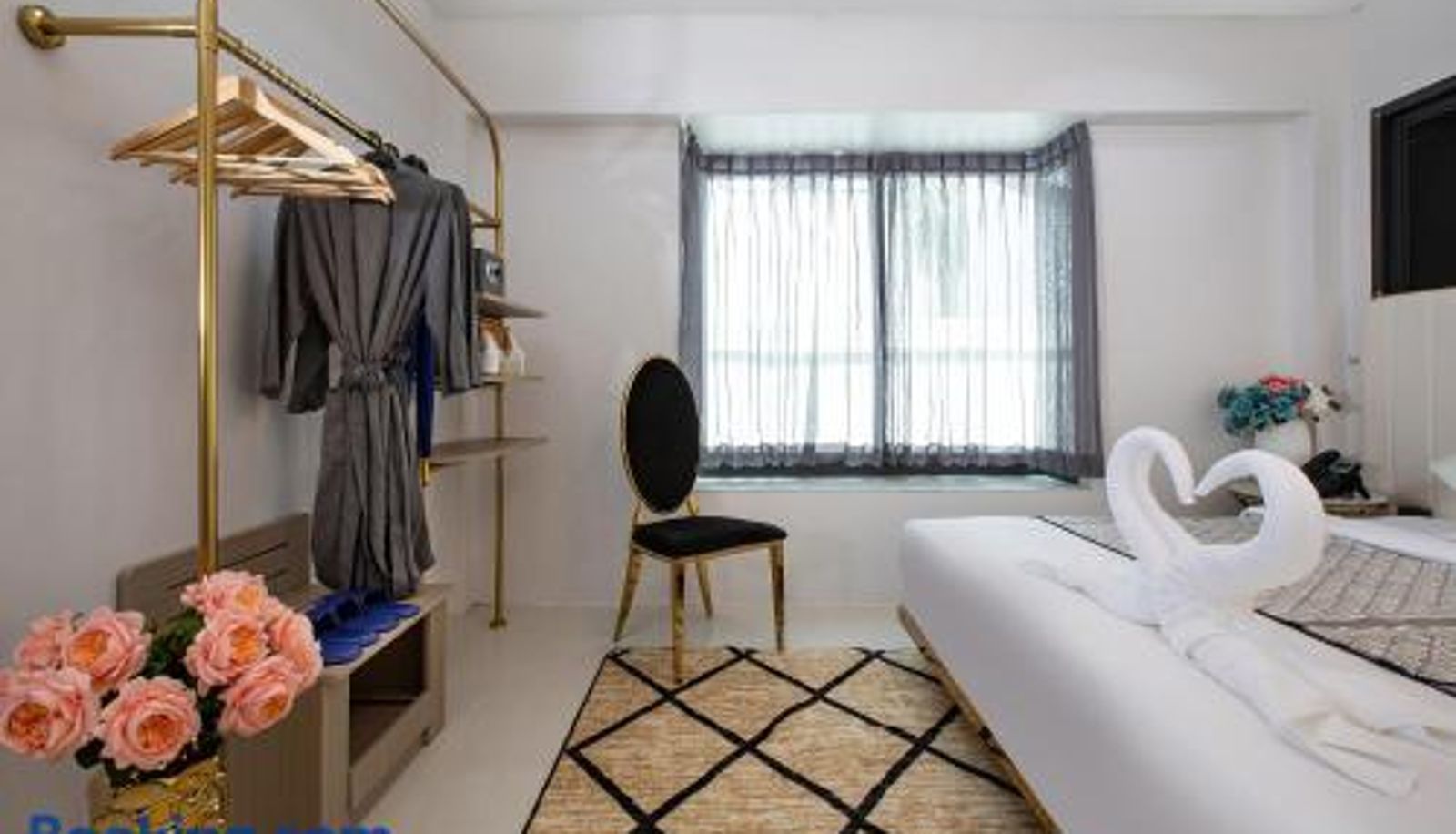 Kamer - Andaman Seafront Villa Phuket