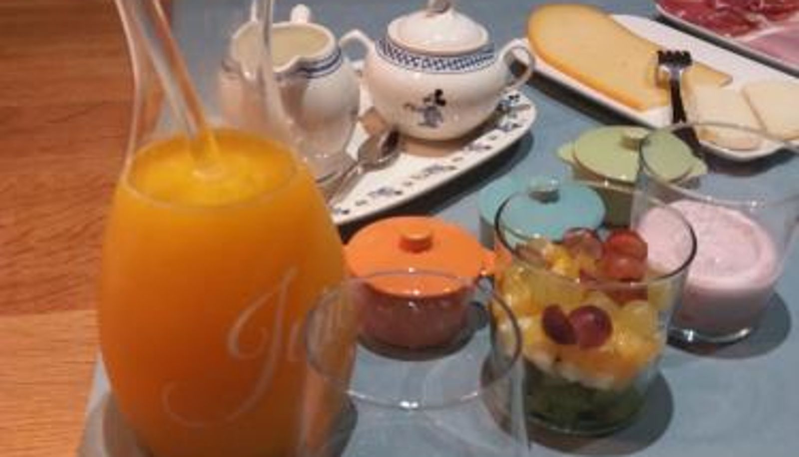 Salle de petit-déjeuner dans le restaurant - Mille Étoiles