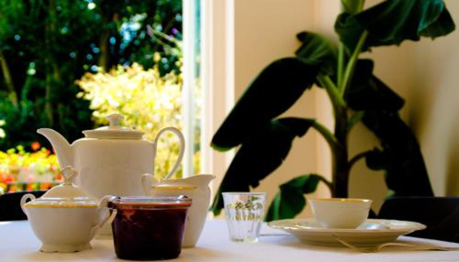 Sala de desayunos dentro del restaurante - House Ninety Guesthouse