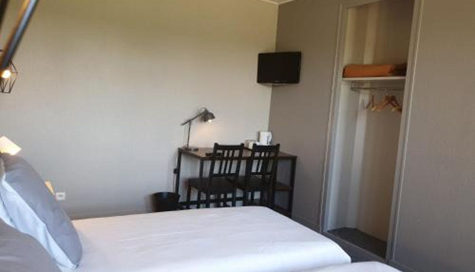 Chambre - Auberge du Bois de l'étang - Motel les Tilleuls