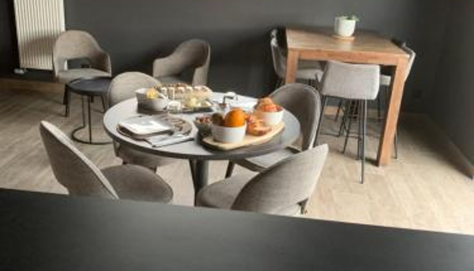 Breakfast room within the restaurant - Le Clos des Huy Prés