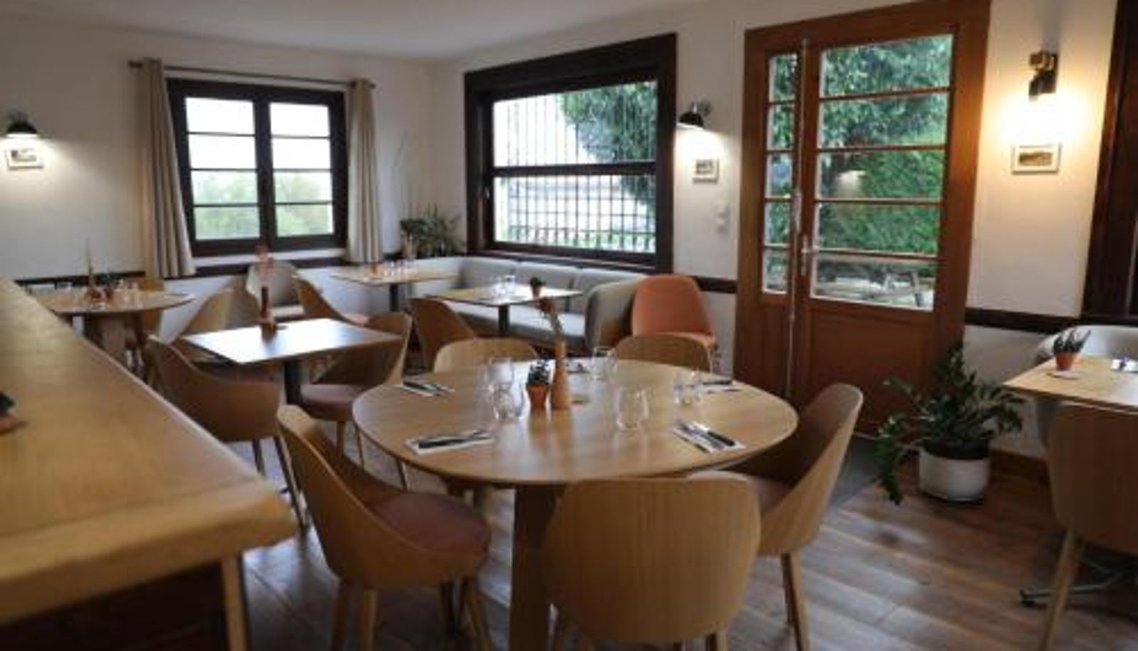 Breakfast room within the restaurant - Maison Hordago Chambres d'hôtes