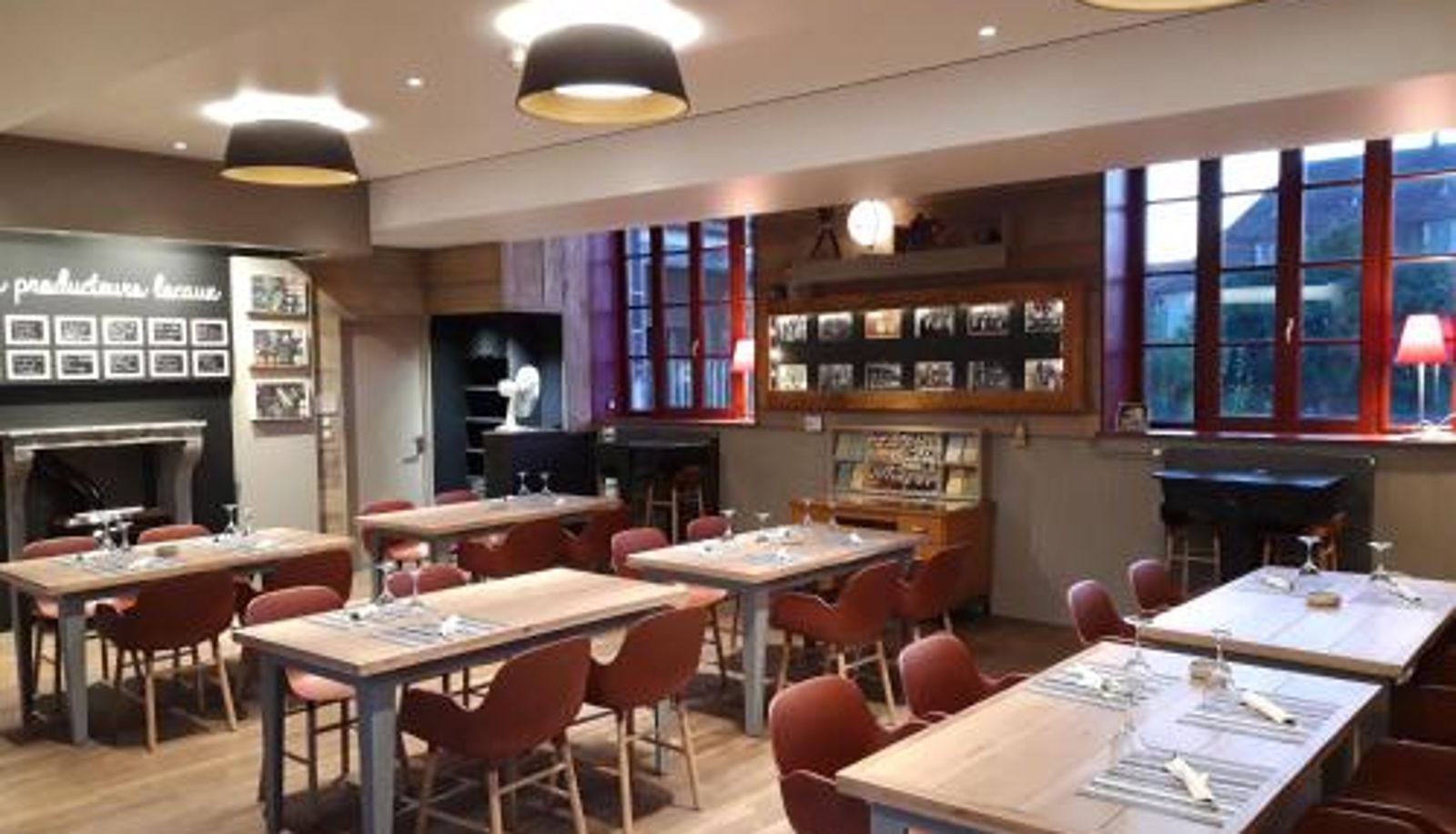 Frühstücksraum innerhalb des Restaurants - Logis hôtels Auberge du Château