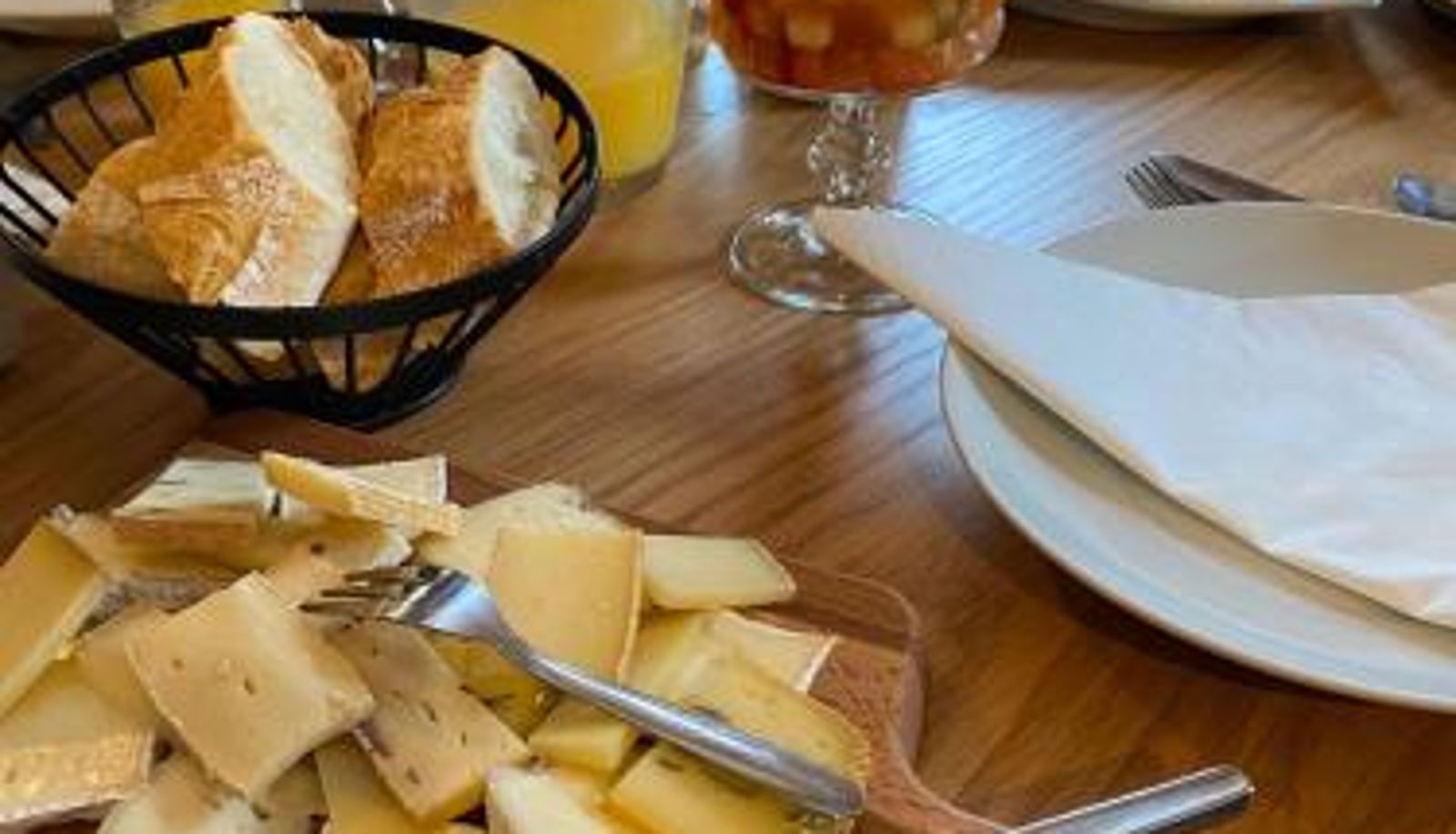 Sala de desayunos dentro del restaurante - Laouen Blavezh'ti
