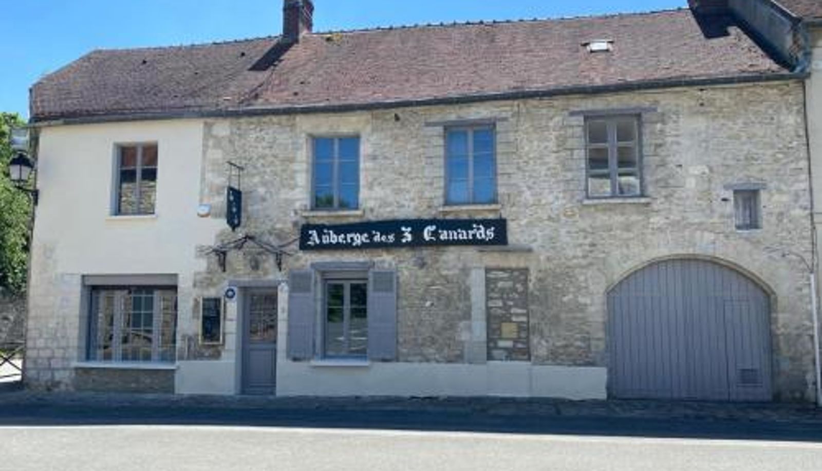 Salle de petit-déjeuner dans le restaurant - Les Vieilles Pierres chambres d'hôtes