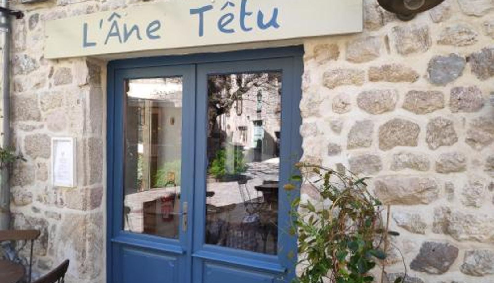 Sala śniadaniowa w restauracji - LAne Têtu